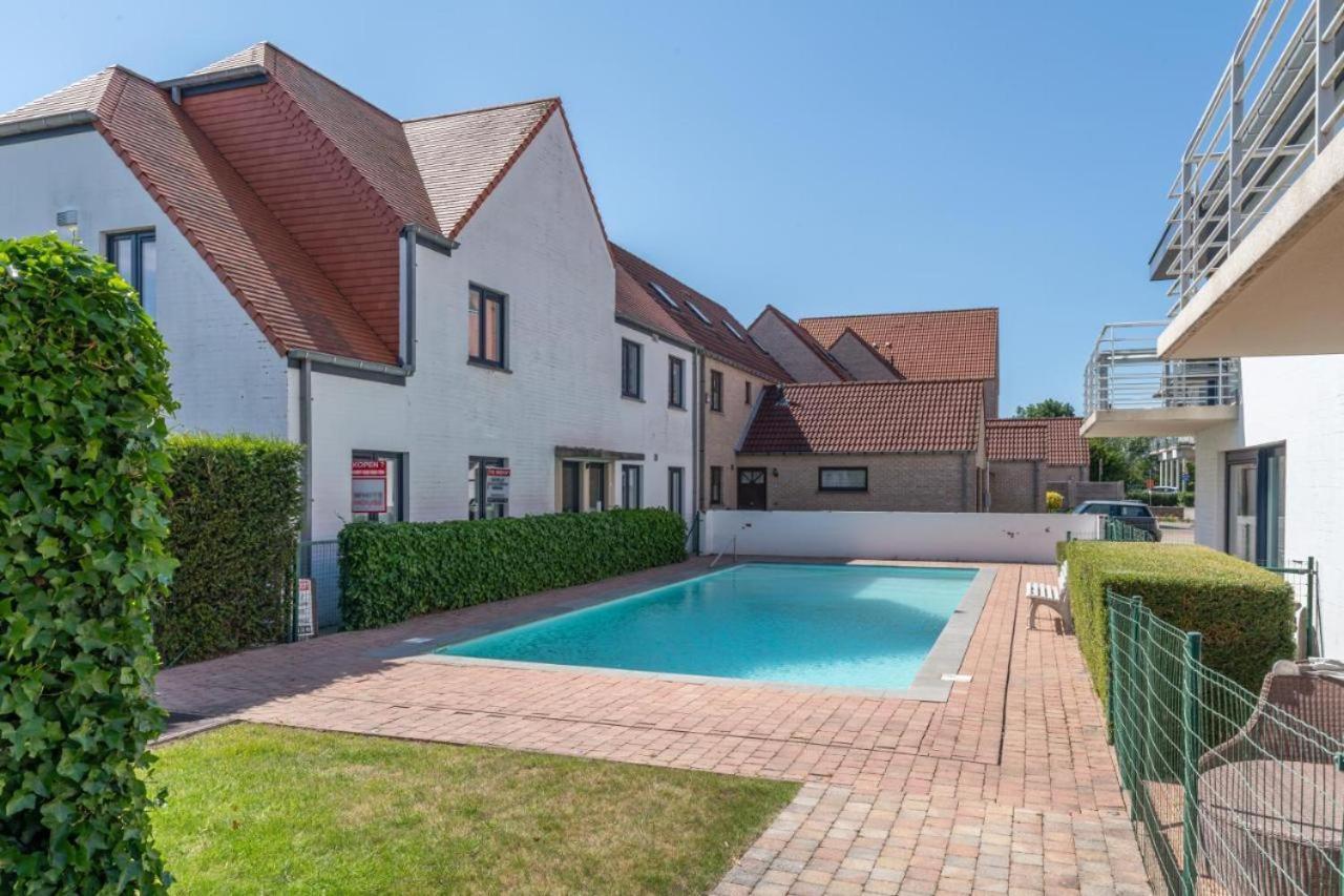 Appartement Met Zwembad In Neoportus Nieuwpoort Bagian luar foto