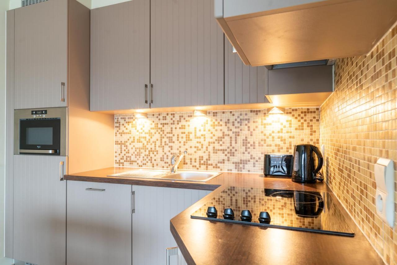 Appartement Met Zwembad In Neoportus Nieuwpoort Bagian luar foto