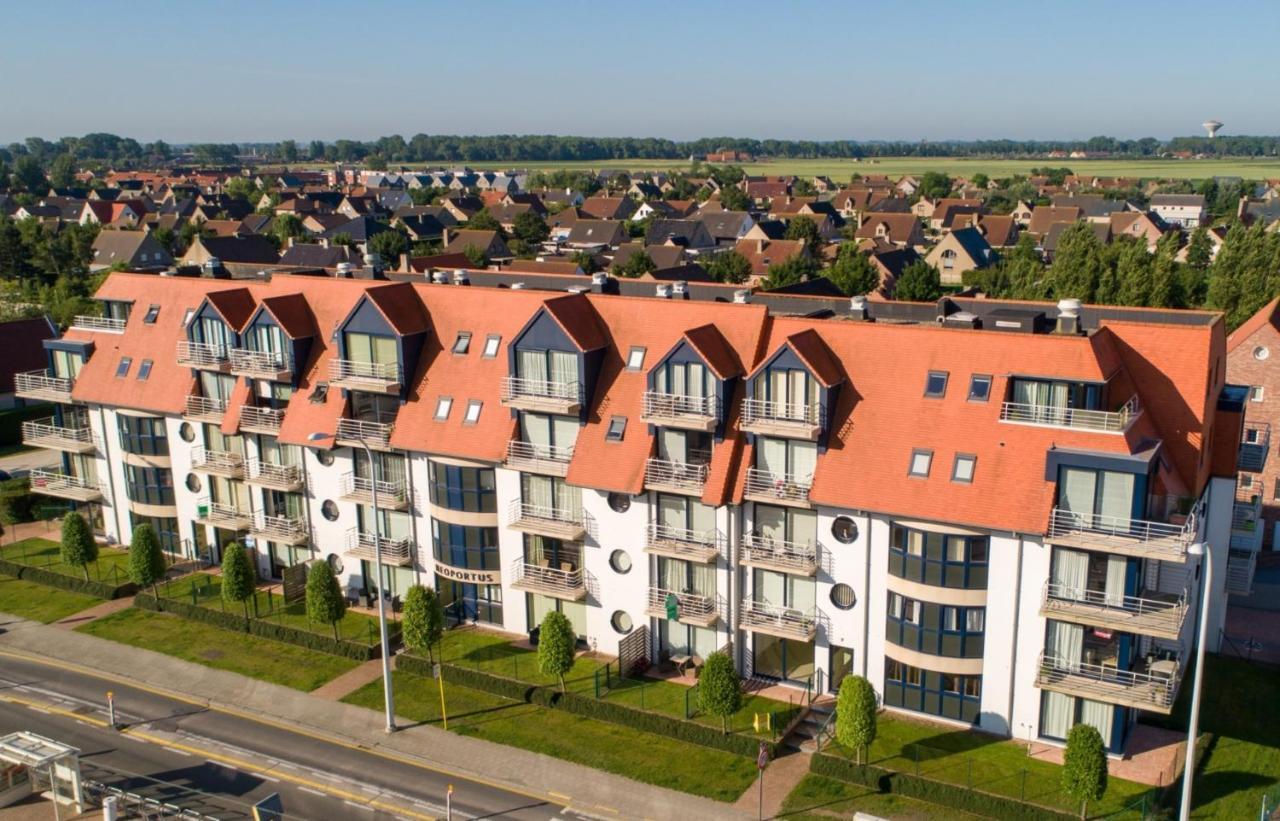 Appartement Met Zwembad In Neoportus Nieuwpoort Bagian luar foto